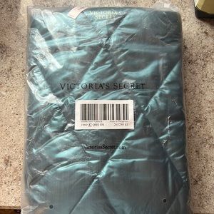 Victoria’s Secret limited edition tote